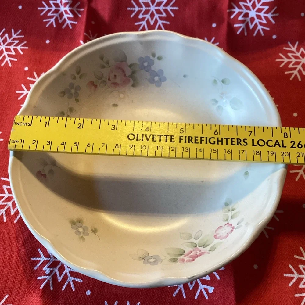 Pfaltzgraff Tea Rose Bowl - 7.75 inches across